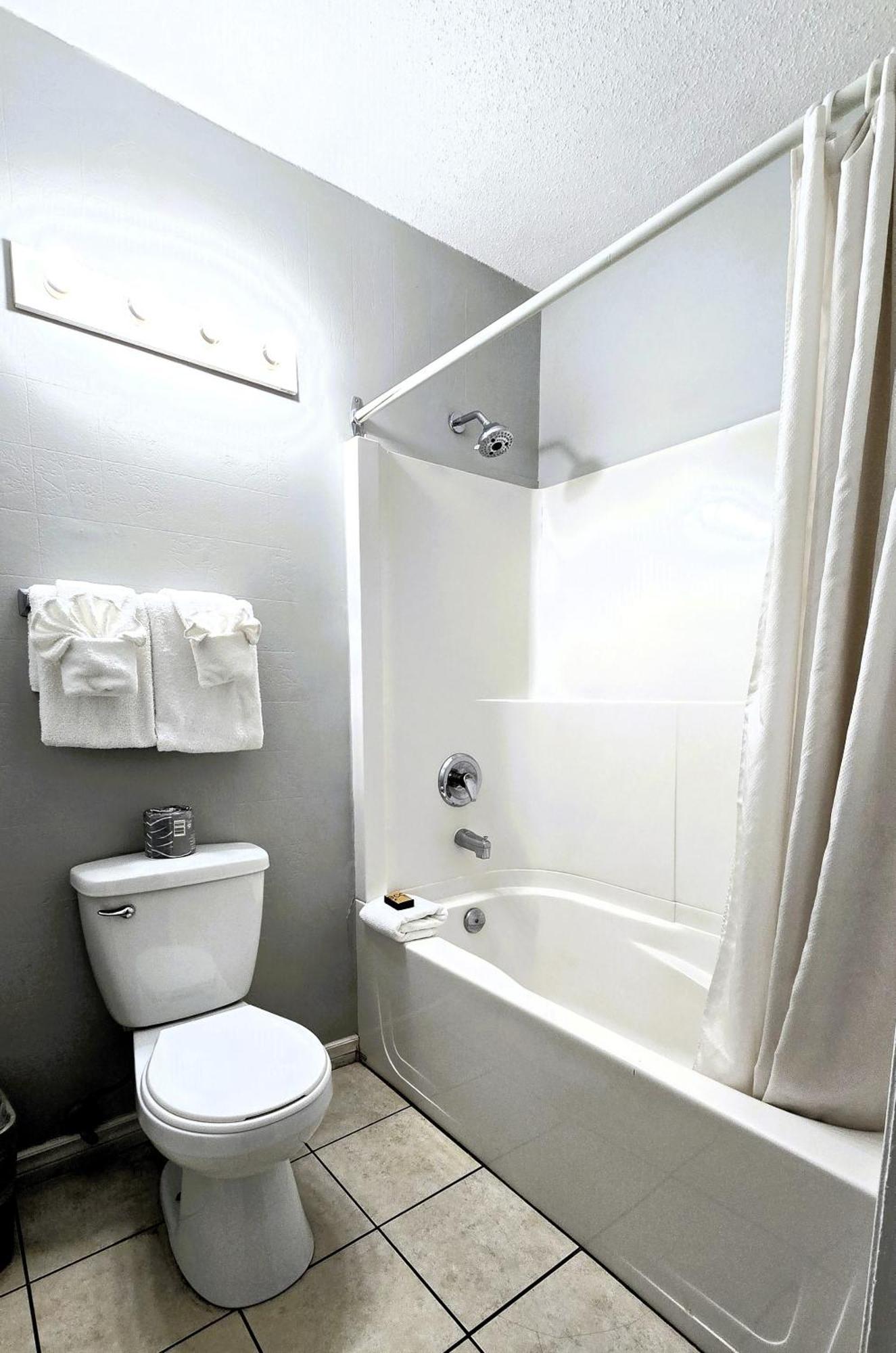 קלונה Okanagan Seasons Resort מראה חיצוני תמונה
